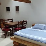 Jilova Tvrz Apartment