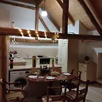 Jilova Tvrz Apartment