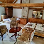 Jilova Tvrz Apartment *